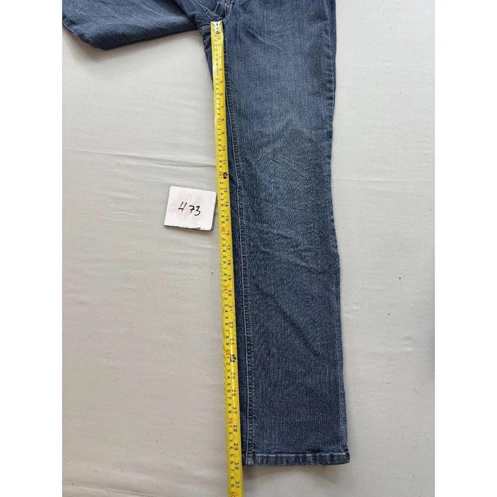 St. Johns Bay Womens Blue Straight Leg Jeans Size 6 Medium Wash 30 Inseam